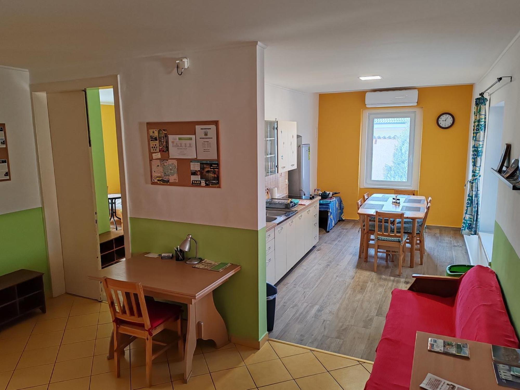 Glazer Szallas Tapolca Buitenkant foto